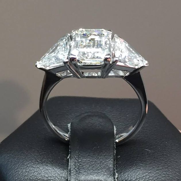 Nora Jewelry - Foto anello con pietra preziosa